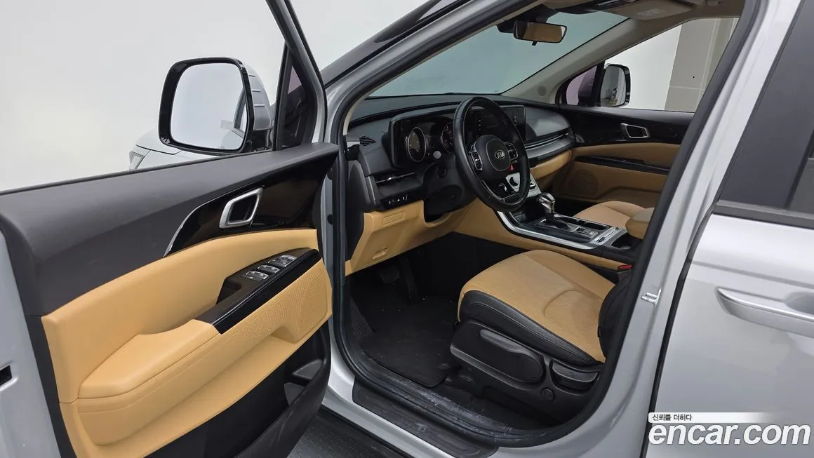 Kia Carnival — фото 10