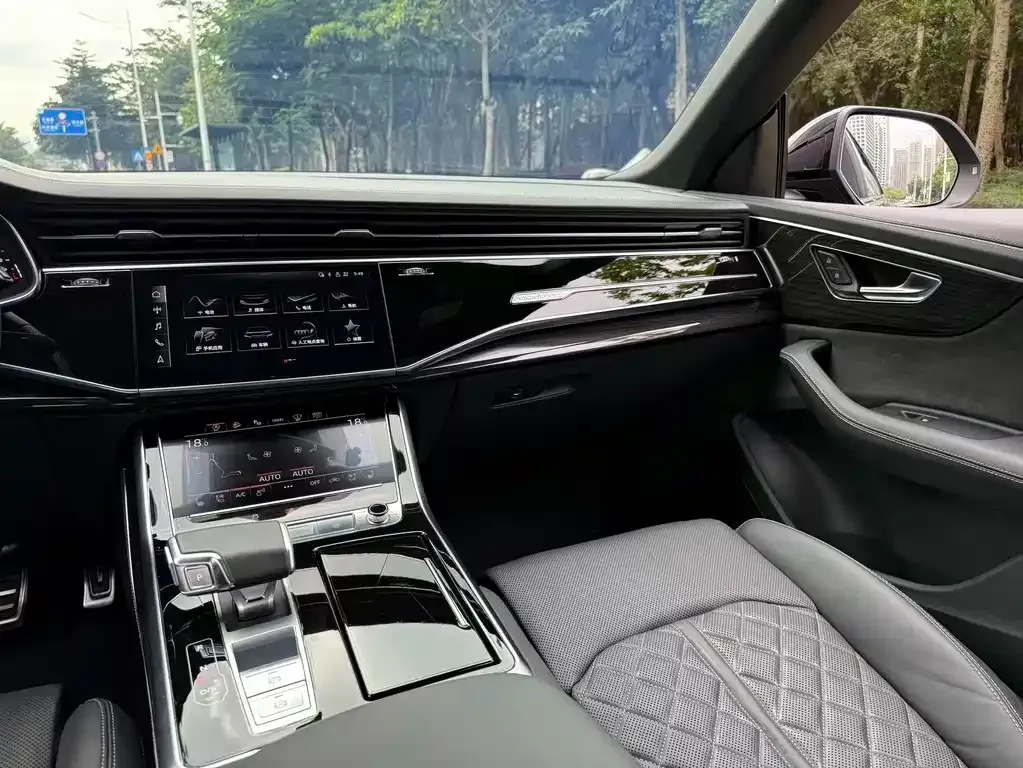 Audi Q8 2021 из CN, фото 10