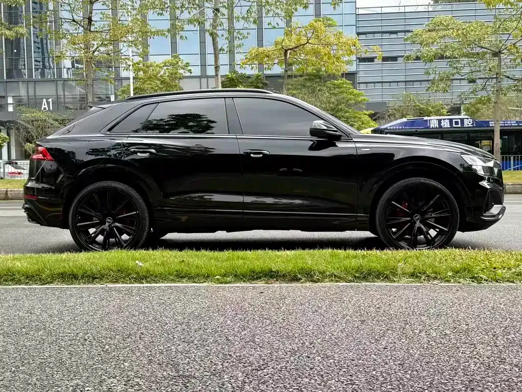 Audi Q8 2021 из CN, фото 5