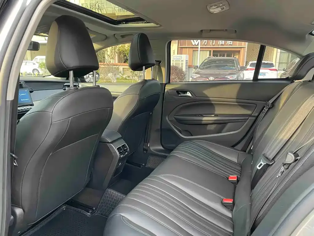 Peugeot 408 2023 из CN, фото 8