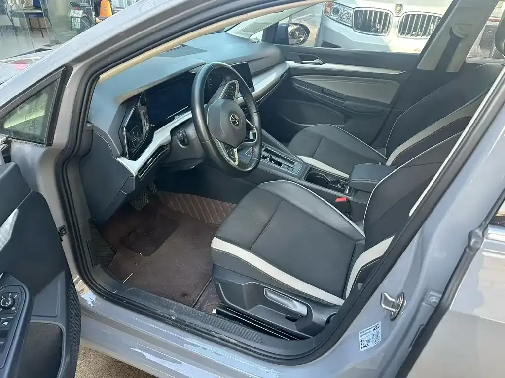 Volkswagen Golf 2022 из CN, фото 3