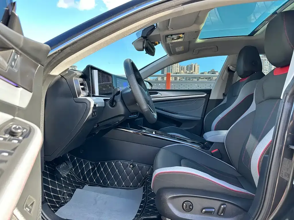 Volkswagen Lamando 2024 из CN, фото 4
