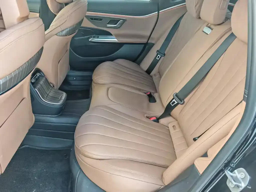 Mercedes-Benz E-Class 2024 из CN, фото 3