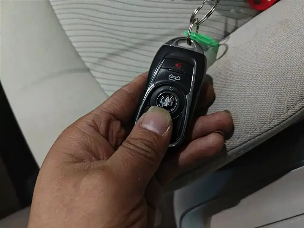 Buick GL8 2023 из CN, фото 9