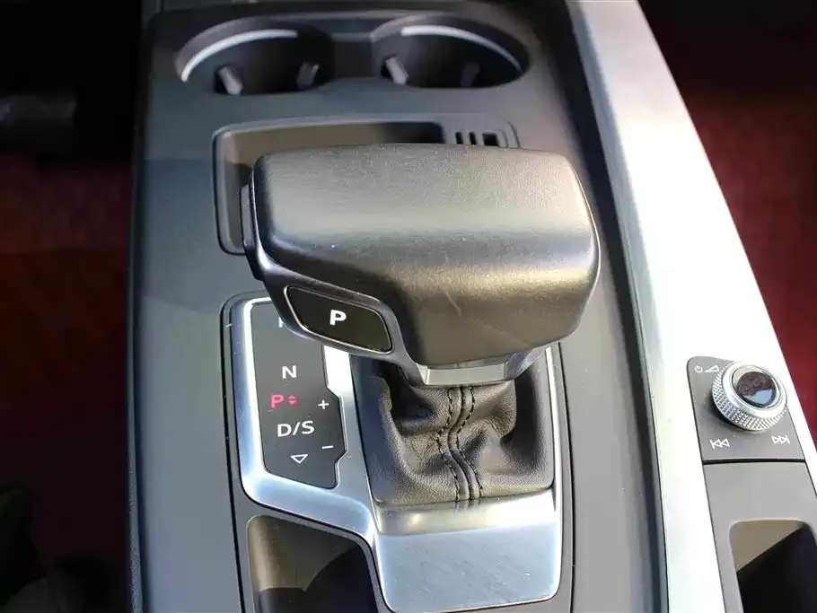 Audi A4L 2021 из CN, фото 10