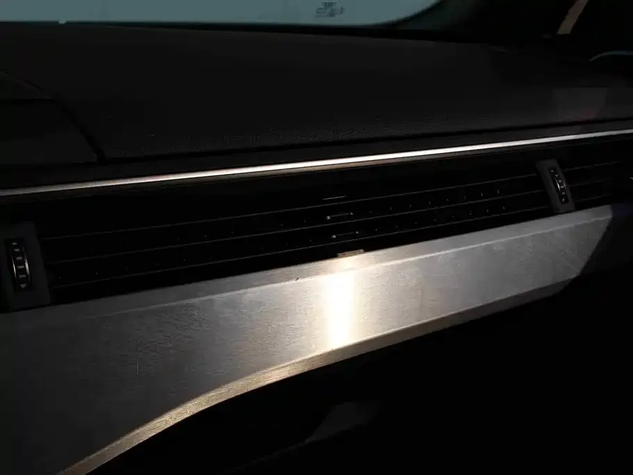 Audi A4L 2021 из CN, фото 9