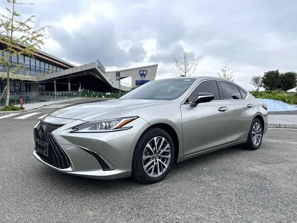 Lexus ES 2022 из CN, фото 1