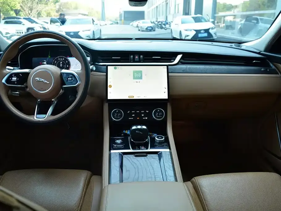 Jaguar XFL 2021 из CN, фото 10