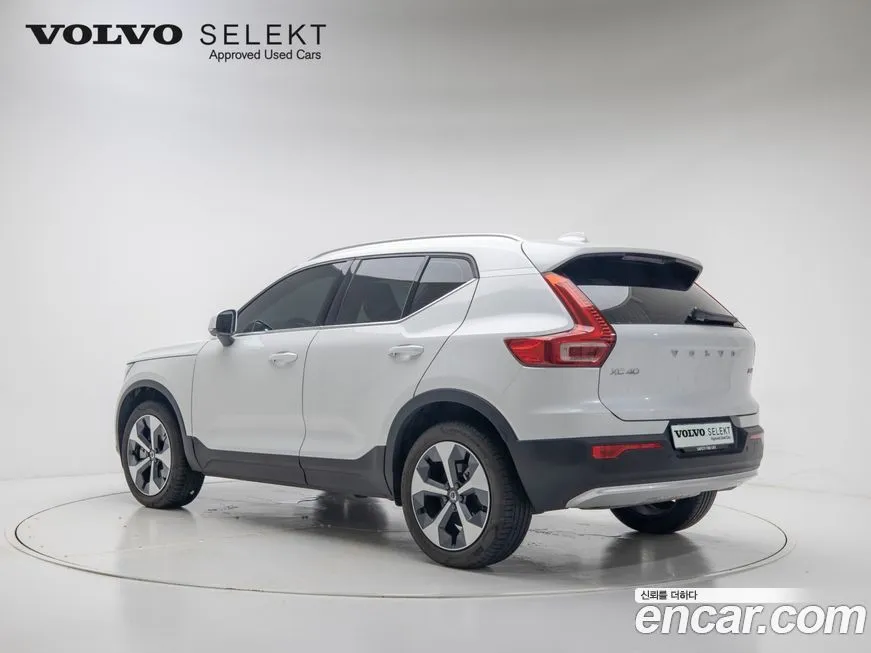 Volvo XC40 — фото 4