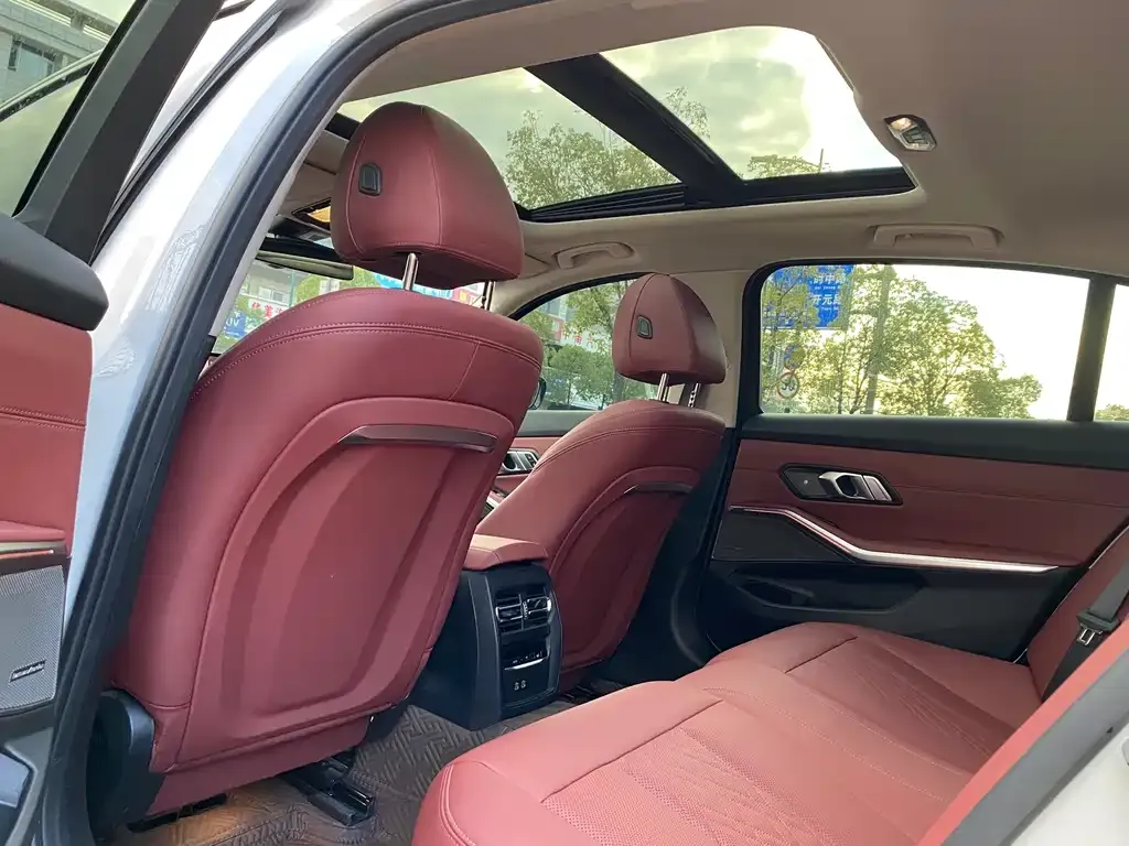 BMW 3 Series 2024 из CN, фото 10