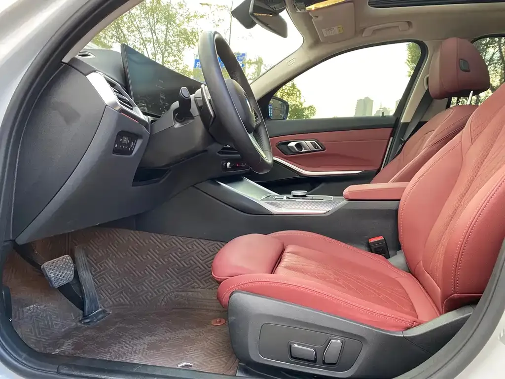 BMW 3 Series 2024 из CN, фото 9