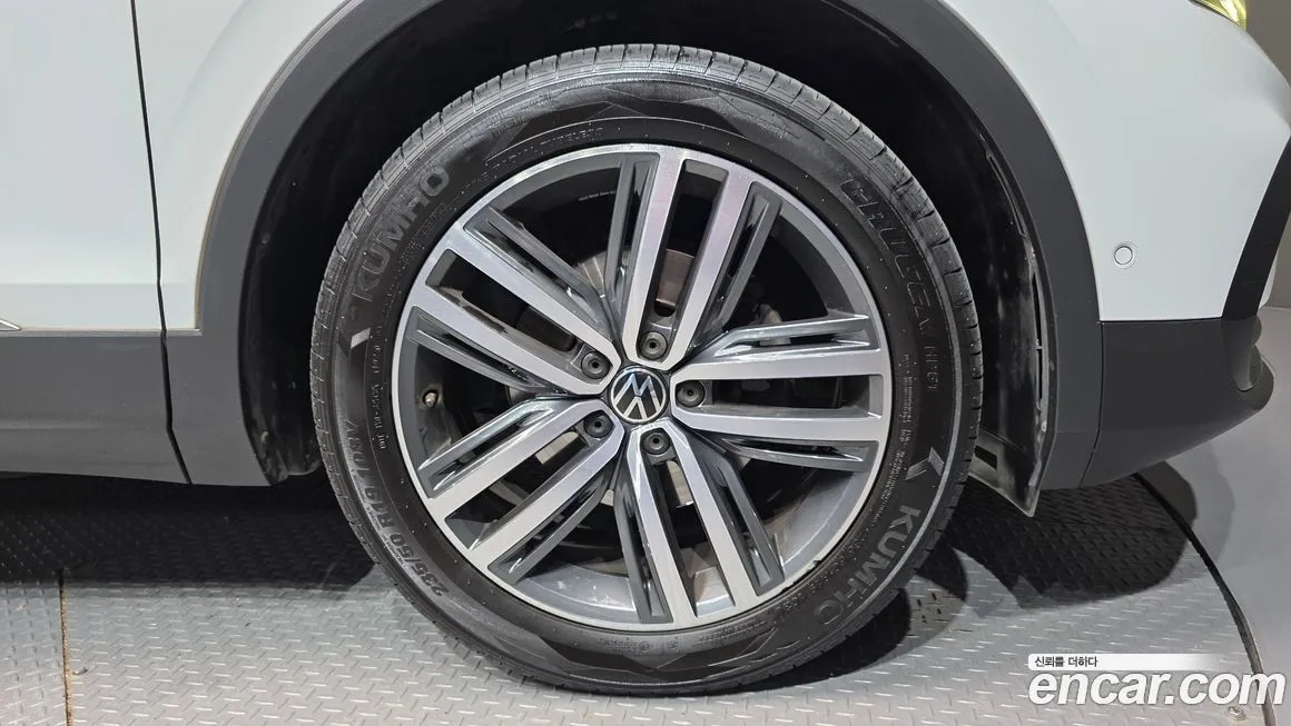 Volkswagen Tiguan — фото 5