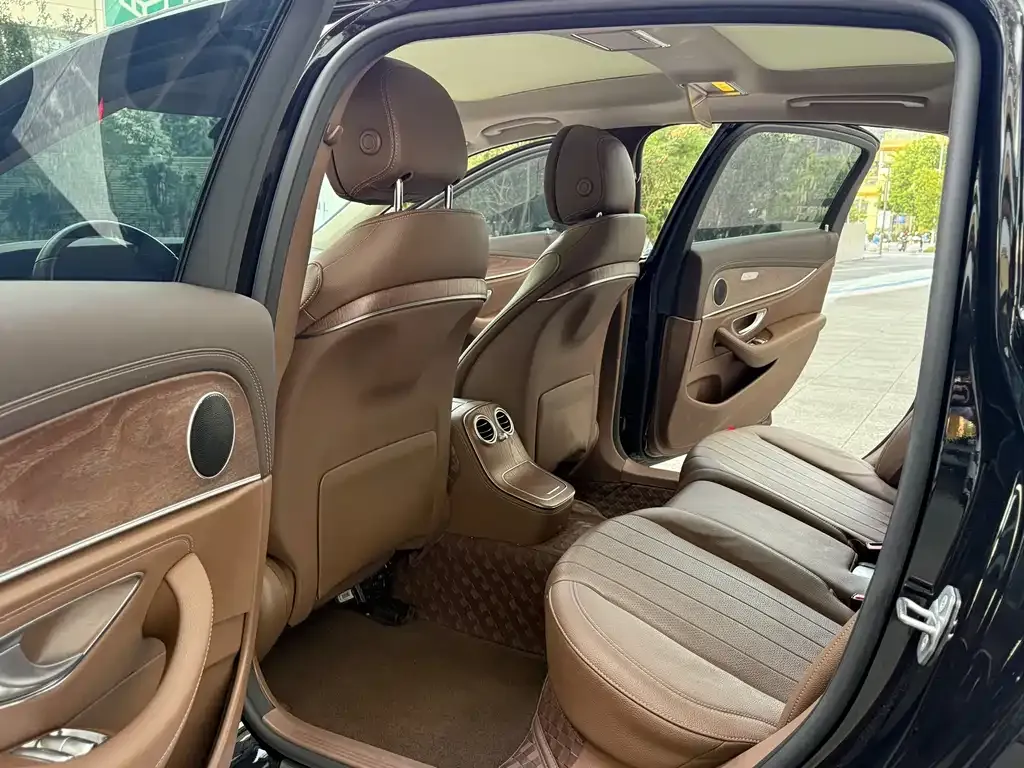 Mercedes-Benz E-Class 2023 из CN, фото 5