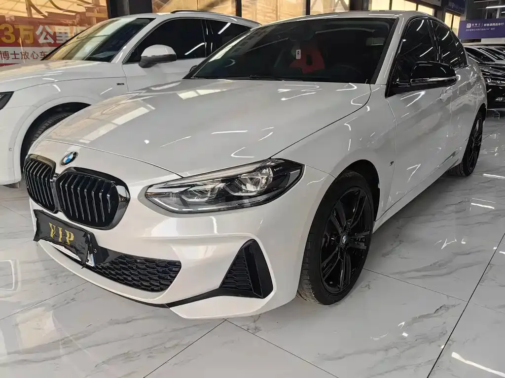 BMW 1 Series 2023 из CN, фото 1