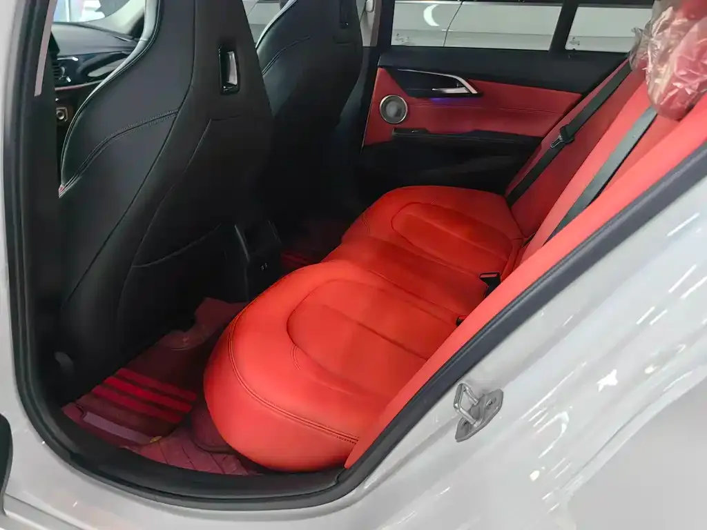 BMW 1 Series 2023 из CN, фото 10