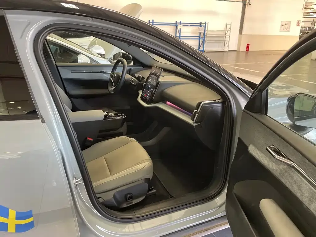 Volvo EX30 2024 из CN, фото 6