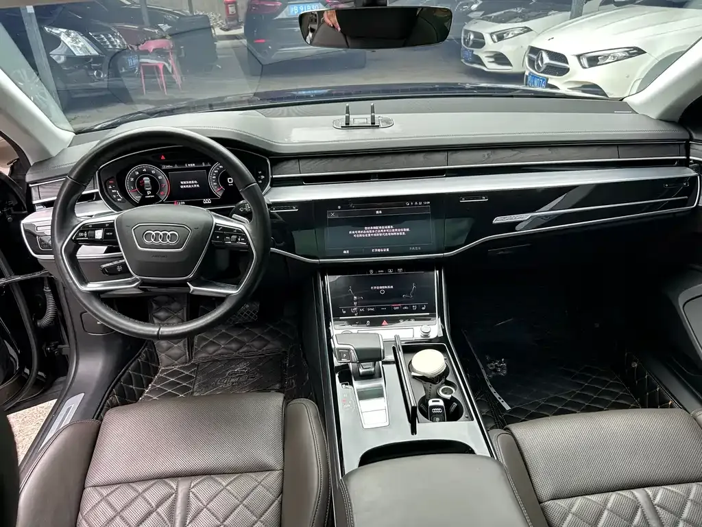 Audi A8 — фото 10