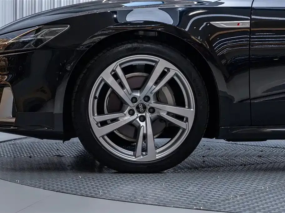 Audi A7L 2024 из CN, фото 8