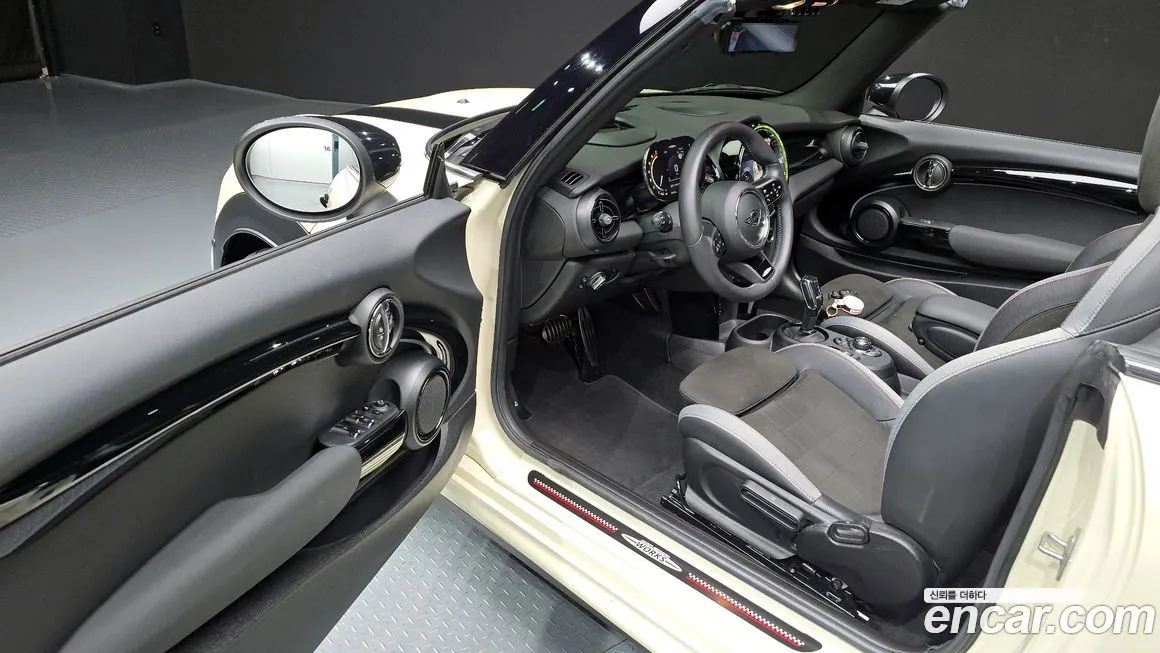 Mini Cooper Convertible 2022 из KR, фото 10