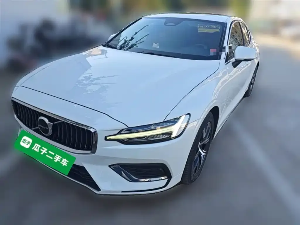 Volvo S60 2023 из CN, фото 2