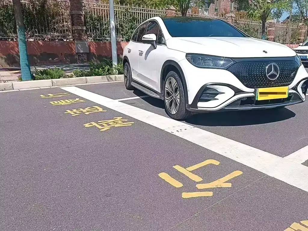 Mercedes-Benz EQE SUV 2023 из CN, фото 2