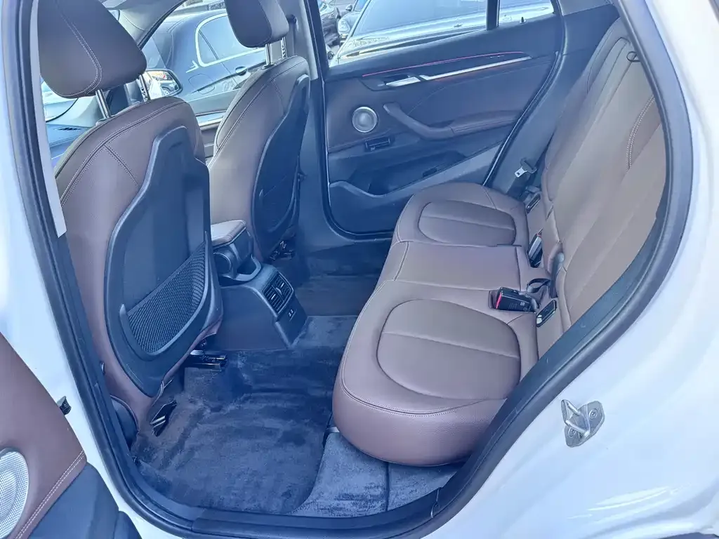 BMW X1 2021 из CN, фото 8