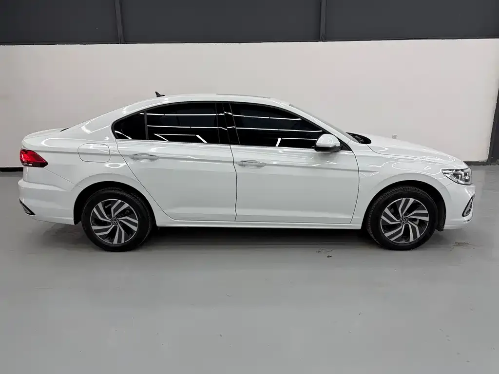 Volkswagen Bora 2023 из CN, фото 7