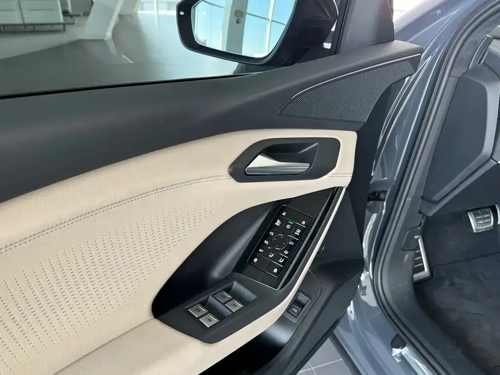 Audi Q6L e-tron — фото 6