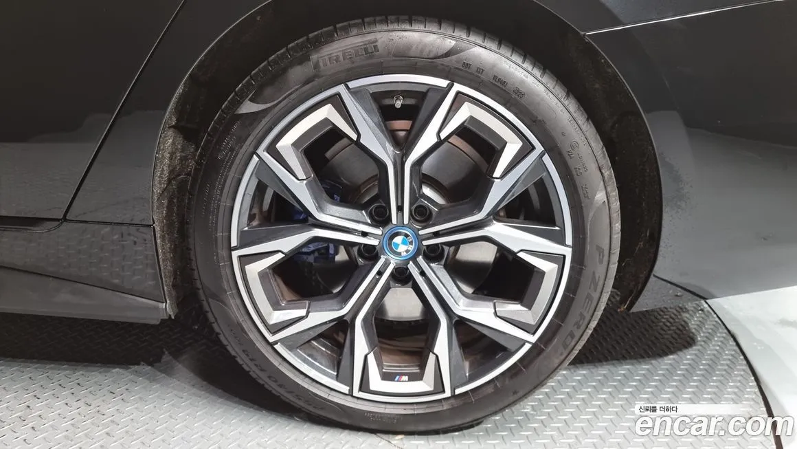 BMW i4 — фото 5