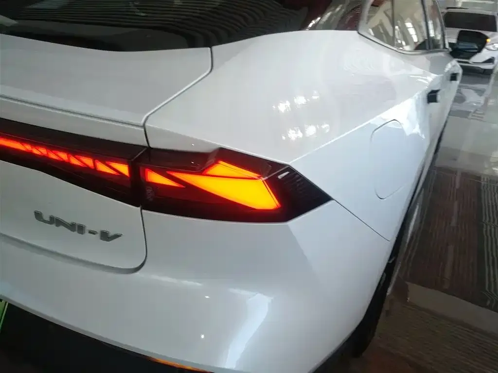Changan UNI-V iDD 2023 из CN, фото 8
