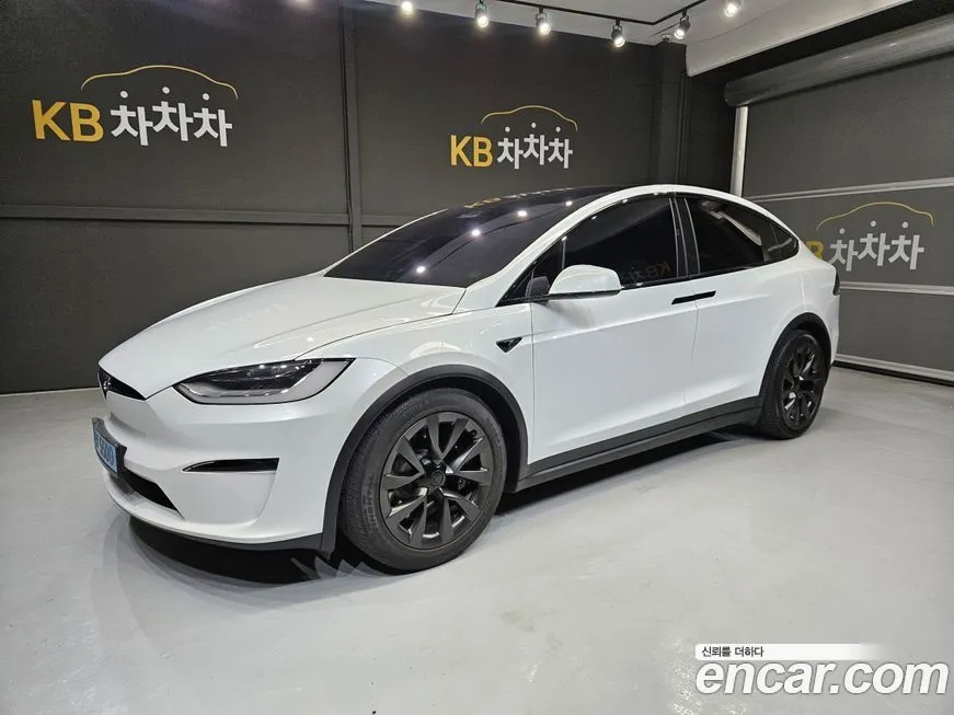 Tesla Model X — фото 1
