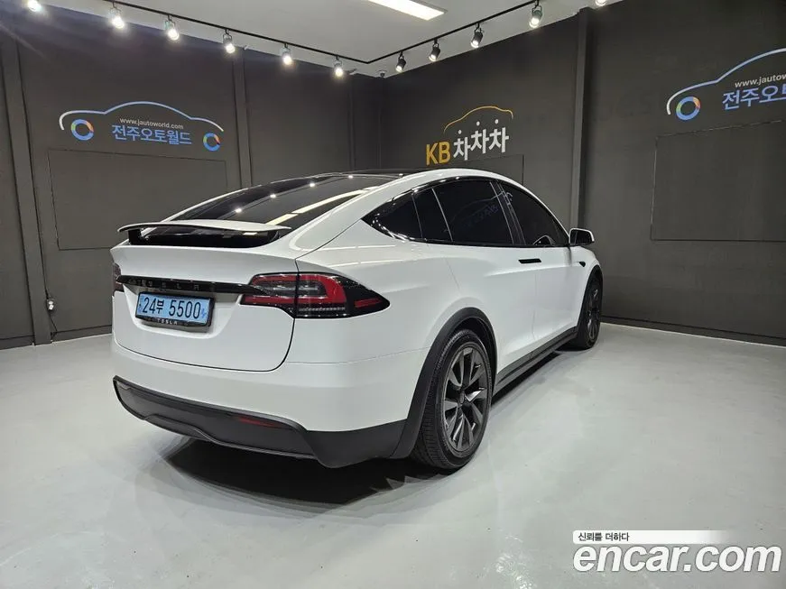 Tesla Model X — фото 2