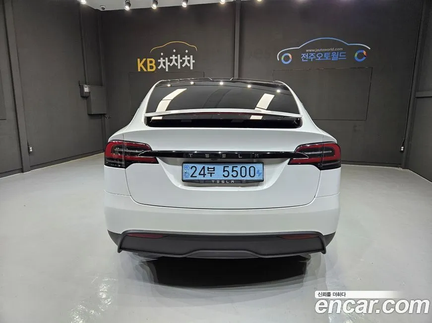 Tesla Model X — фото 4