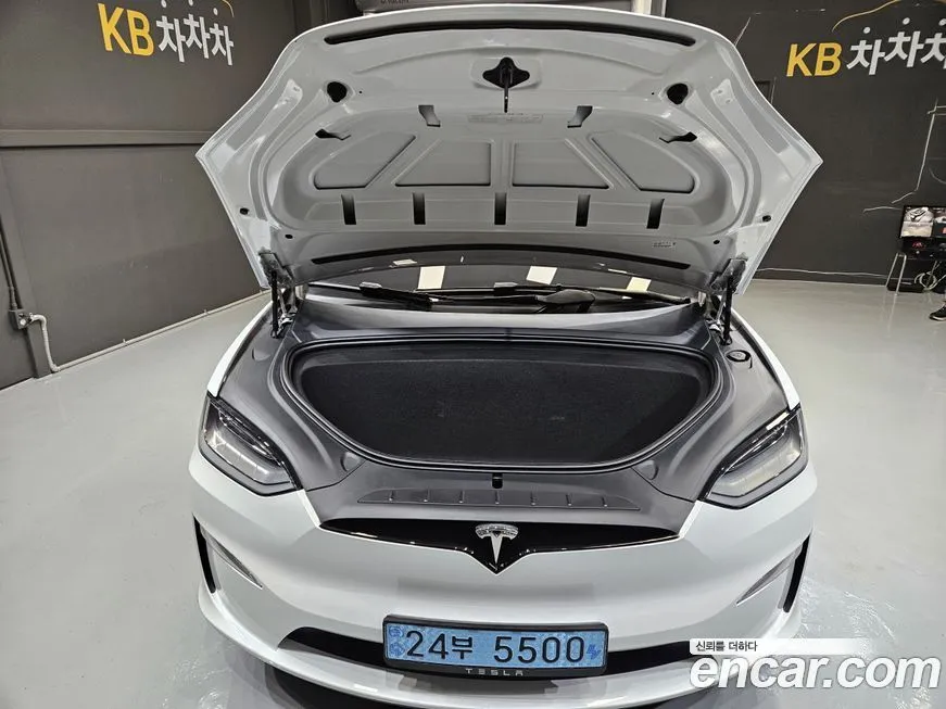 Tesla Model X — фото 6
