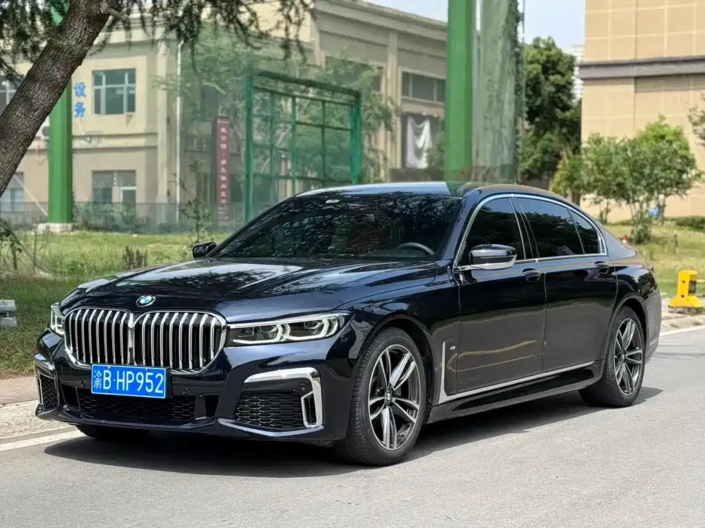 BMW 7 Series 2022 из CN, фото 1