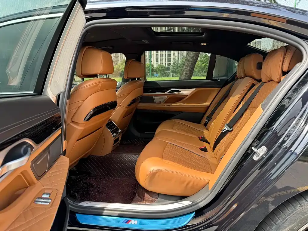 BMW 7 Series 2022 из CN, фото 8