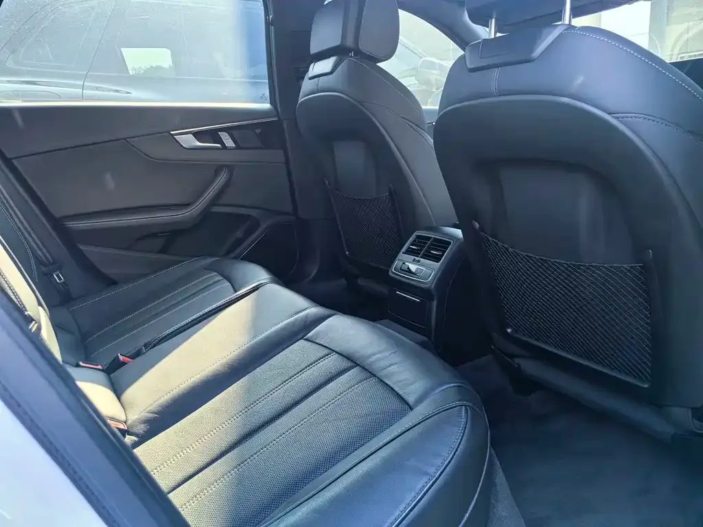 Audi A4L 2024 из CN, фото 7