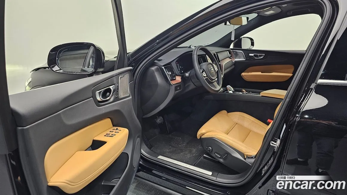 Volvo XC60 — фото 10