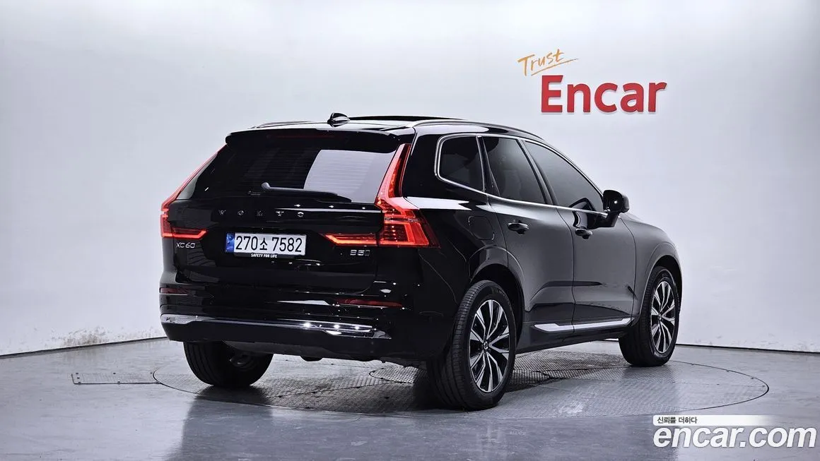 Volvo XC60 — фото 2