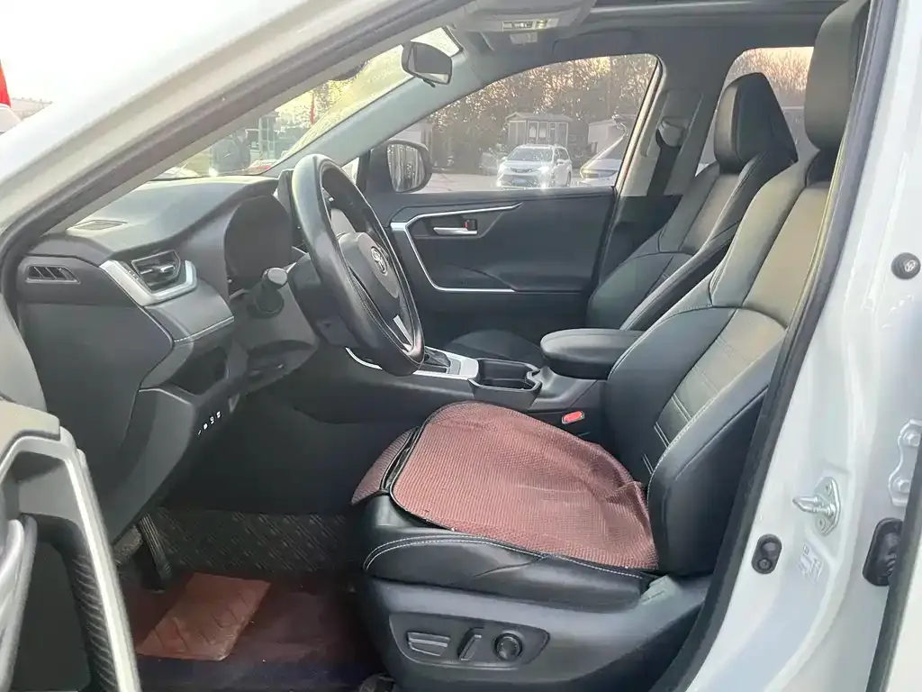 Toyota Wildlander 2023 из CN, фото 5
