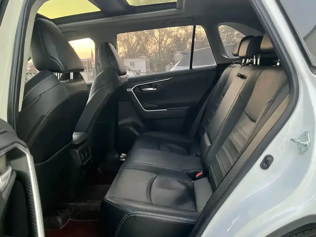 Toyota Wildlander 2023 из CN, фото 7