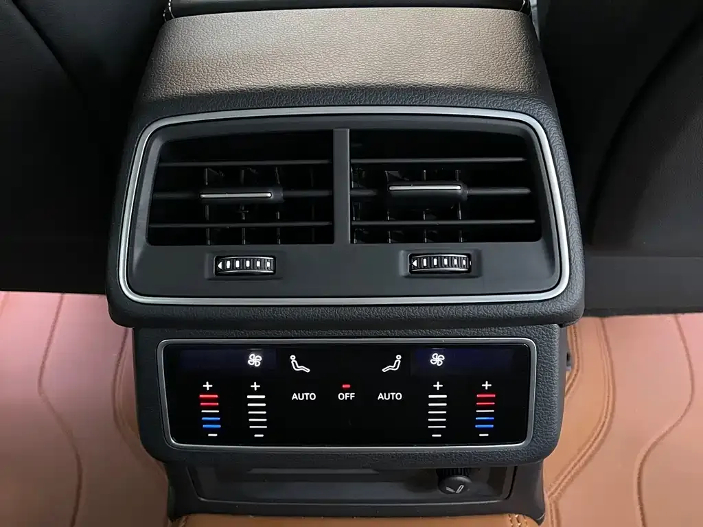 Audi A7L 2024 из CN, фото 10