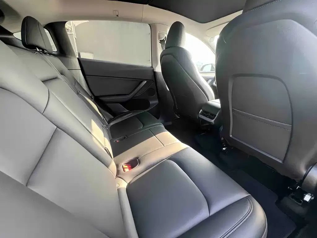 Tesla Model Y 2023 из CN, фото 8