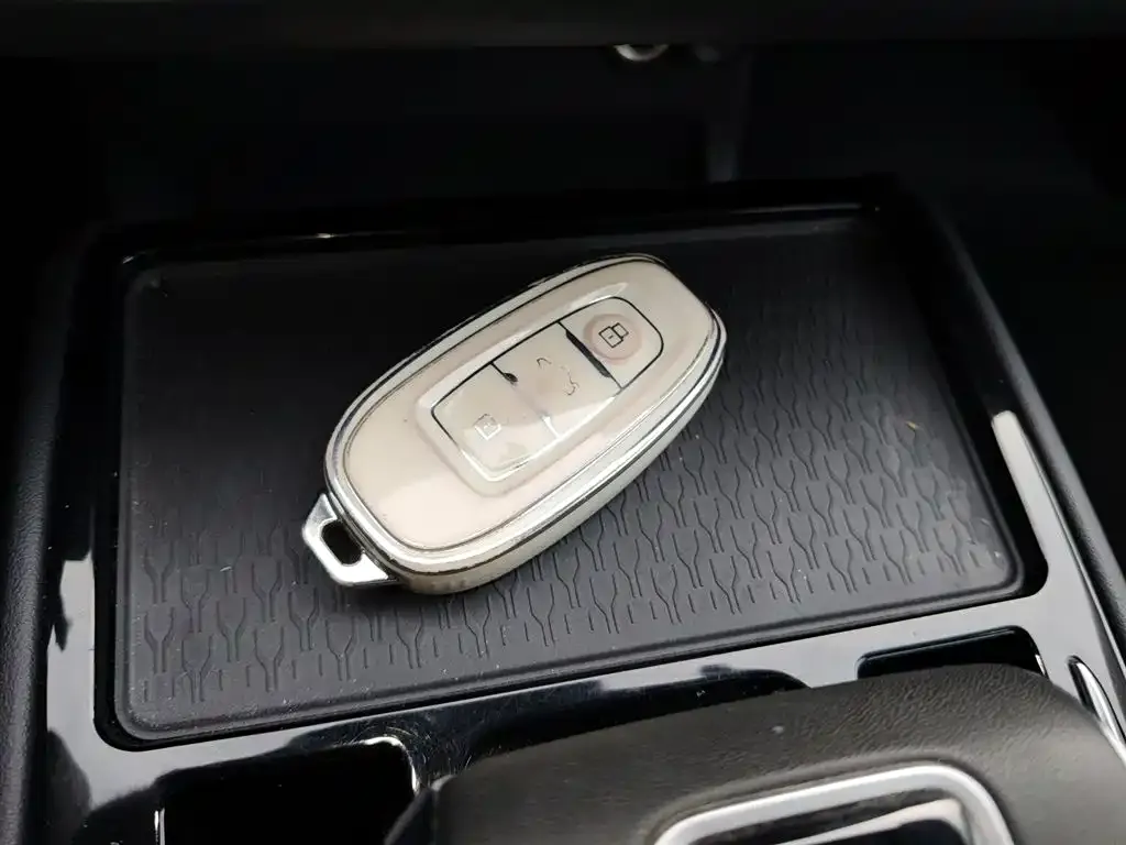 Hongqi E-QM5 2024 из CN, фото 8