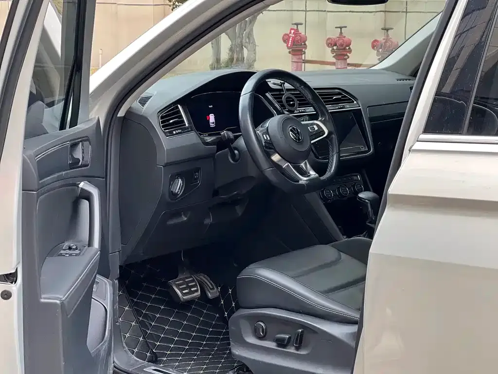 Volkswagen Tiguan L 2021 из CN, фото 4