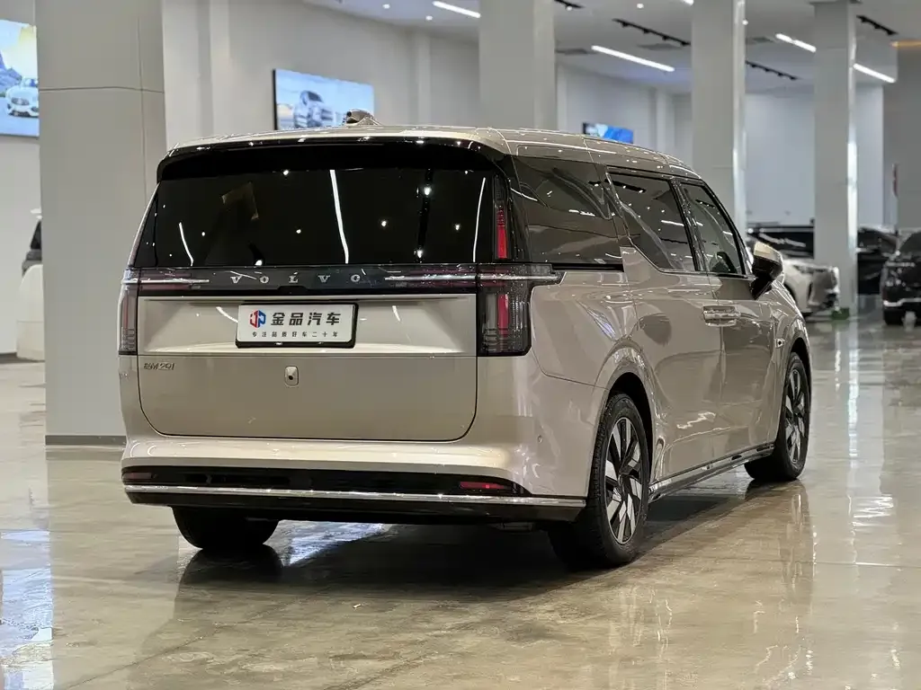Volvo EM90 2024 из CN, фото 4