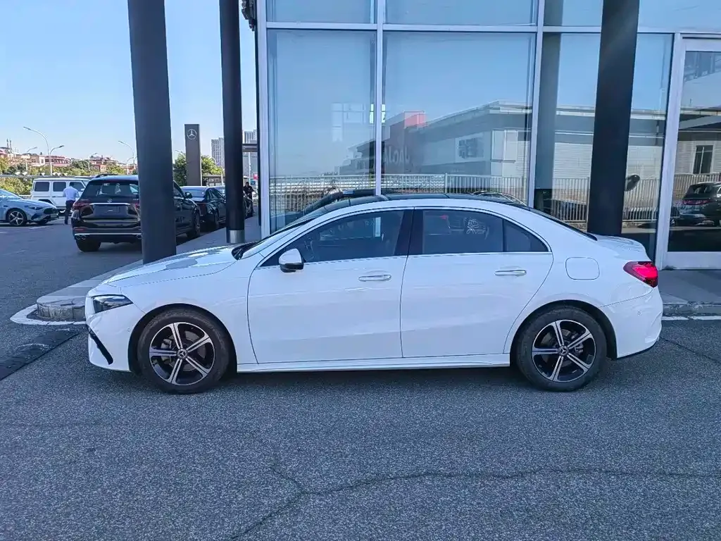 Mercedes-Benz A-Class 2024 из CN, фото 2