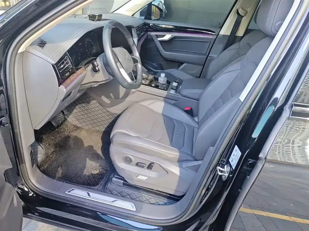 Volkswagen Touareg 2023 из CN, фото 8