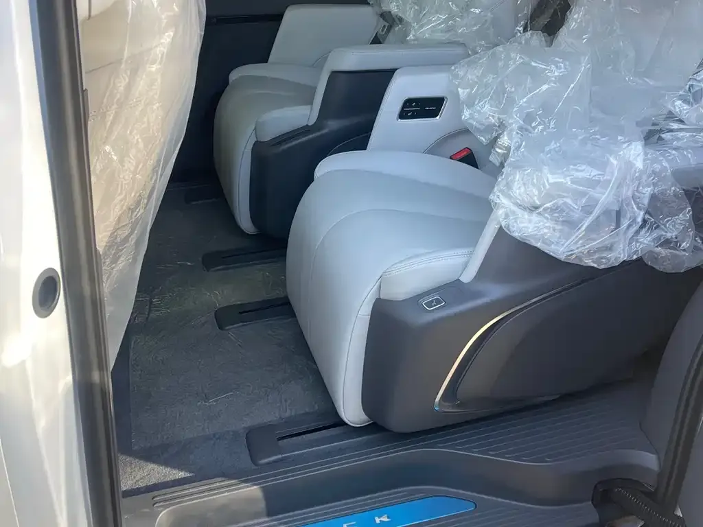 Buick GL8 2024 из CN, фото 10