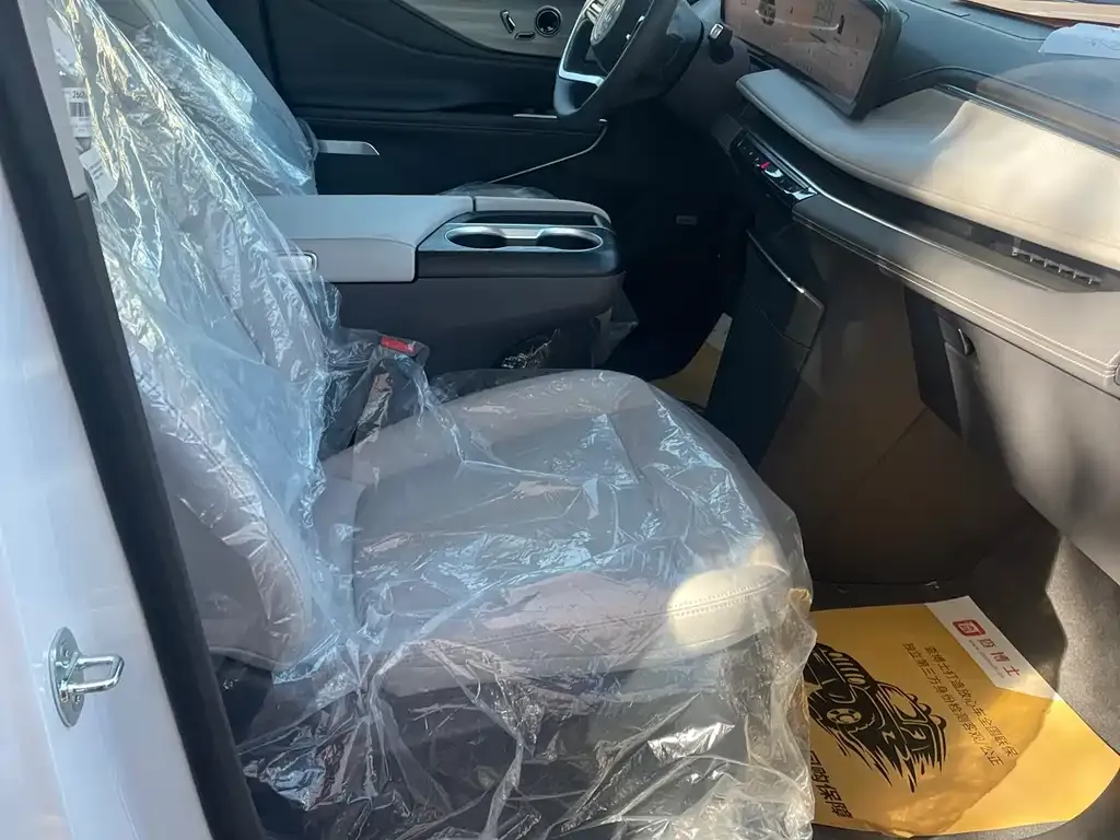 Buick GL8 2024 из CN, фото 4